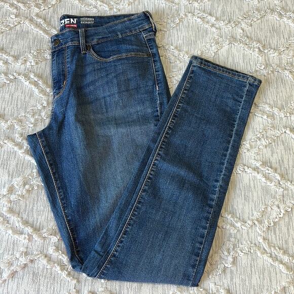 Levi’s Denizen Modern Skinny Women’s Jeans Dark Wash Size 12 - Picture 1 of 8